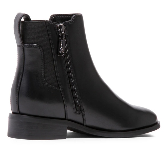 Blondo Waterproof Callie Chelsea Leather Boots - Picture 6 of 7